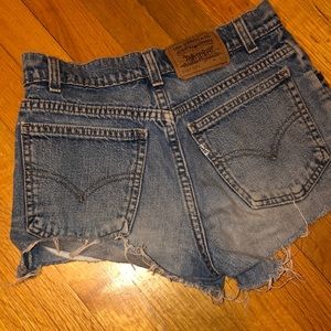 Vintage high waisted Levi shorts!! RARE